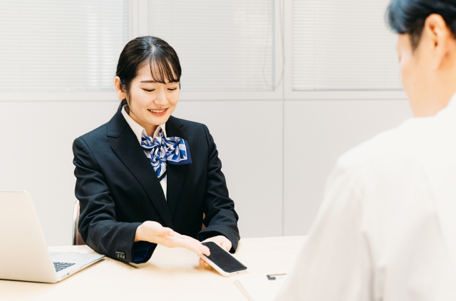 携帯ショップで引き取ってもらう