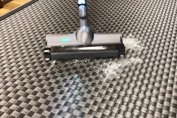 畳 粉掃除中